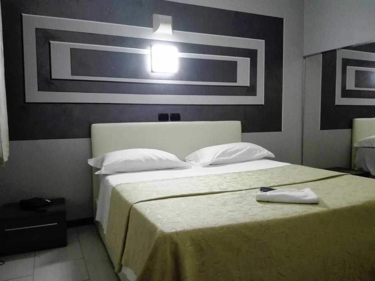 Hotel Motel Est Peschiera Borromeo Exterior photo