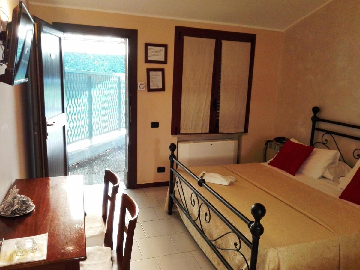 Hotel Motel Est Peschiera Borromeo Exterior photo