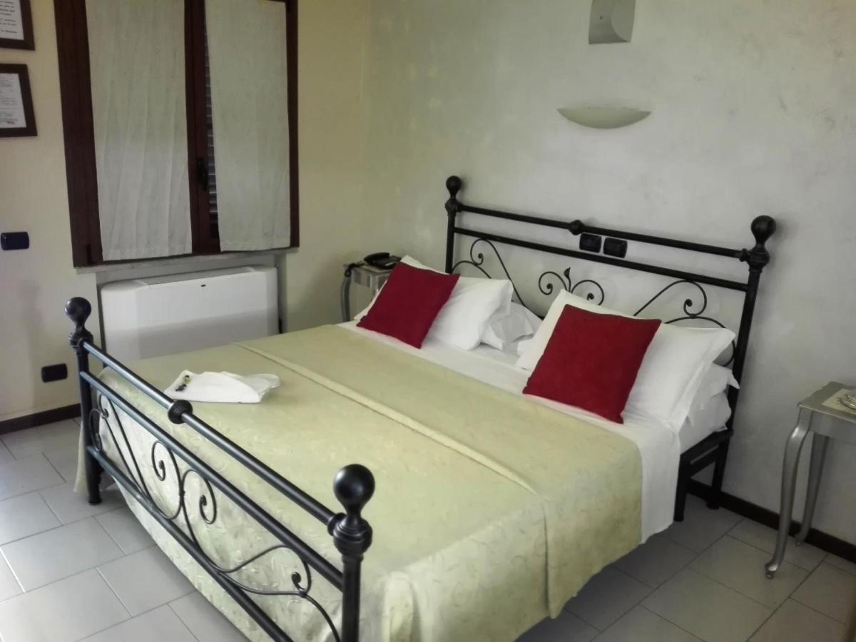 Hotel Motel Est Peschiera Borromeo Exterior photo