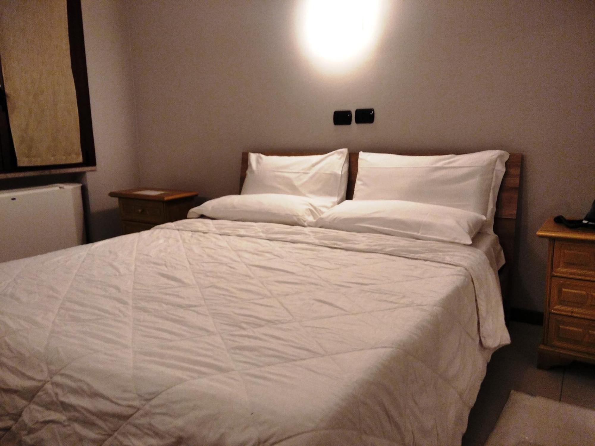 Hotel Motel Est Peschiera Borromeo Exterior photo