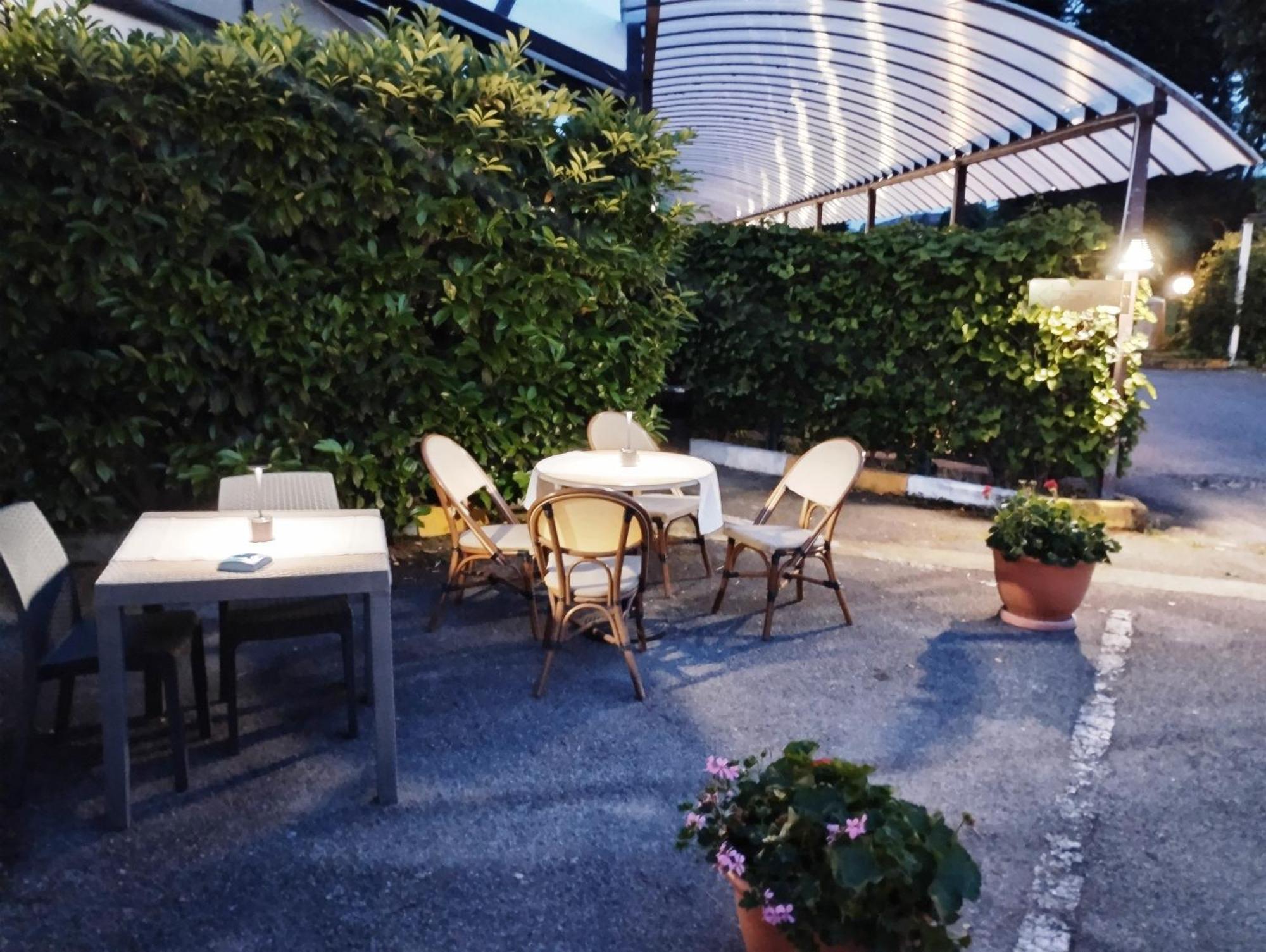 Hotel Motel Est Peschiera Borromeo Exterior photo